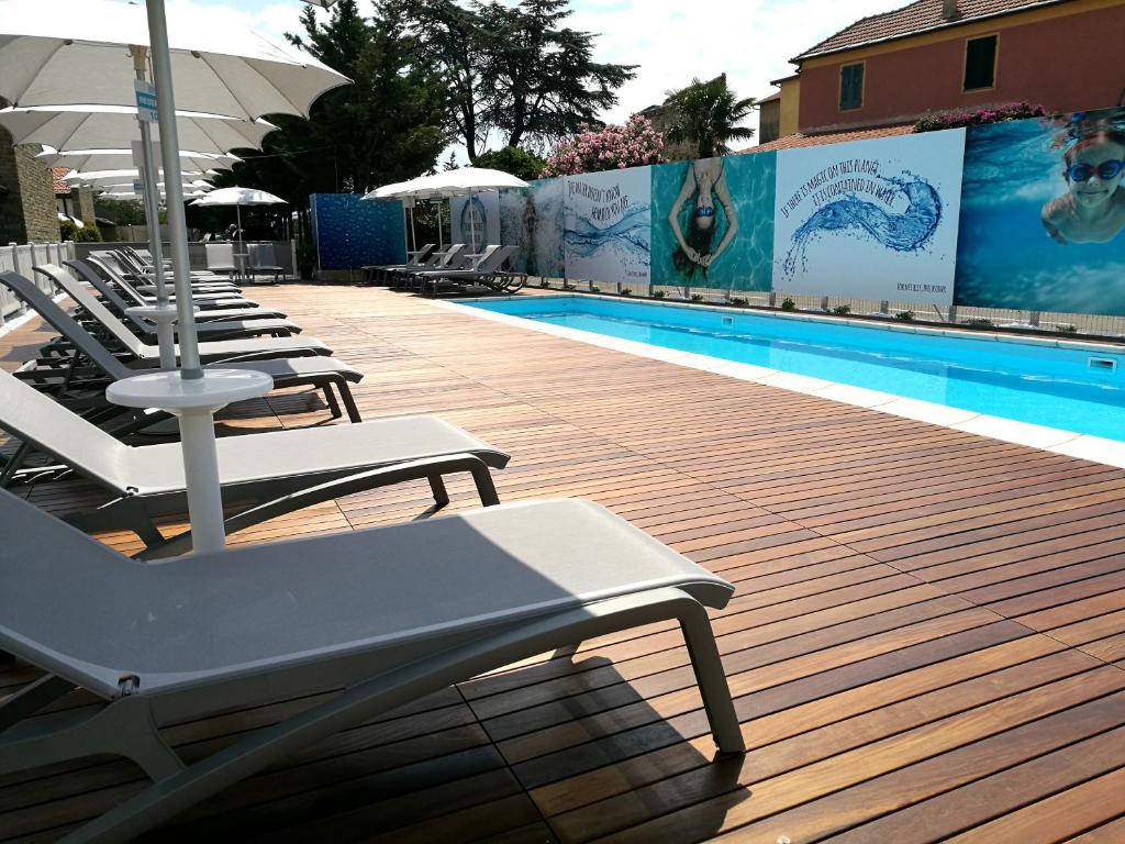 best-western-hotel-anthurium-private-pool-hotels-italy-5 Best Western Hotel Anthurium beach seats