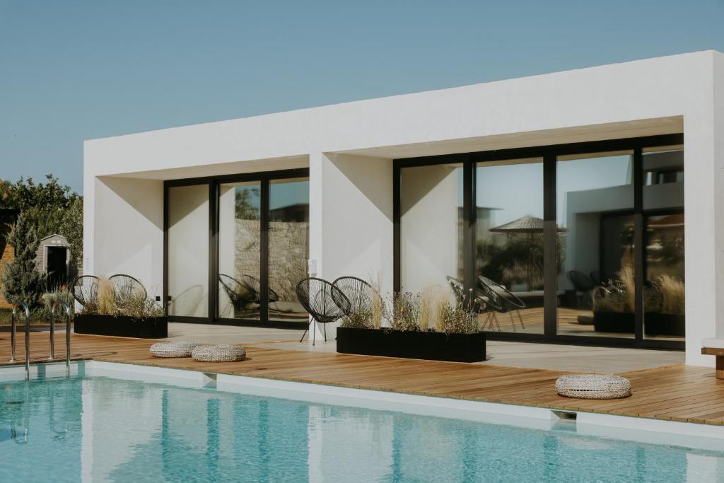 hooga-feel-the-cosiness-mysa-restaurant-private-pool-hotels-greece-7 HOOGA Feel The Cosiness & Mysa Restaurant pool 4