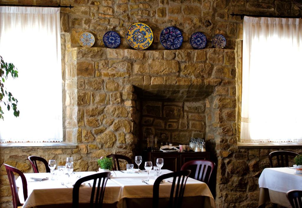 hostal-palouet-de-segarra-private-pool-hotels-spain-massoteres-8 Hostal Palouet de Segarra dining