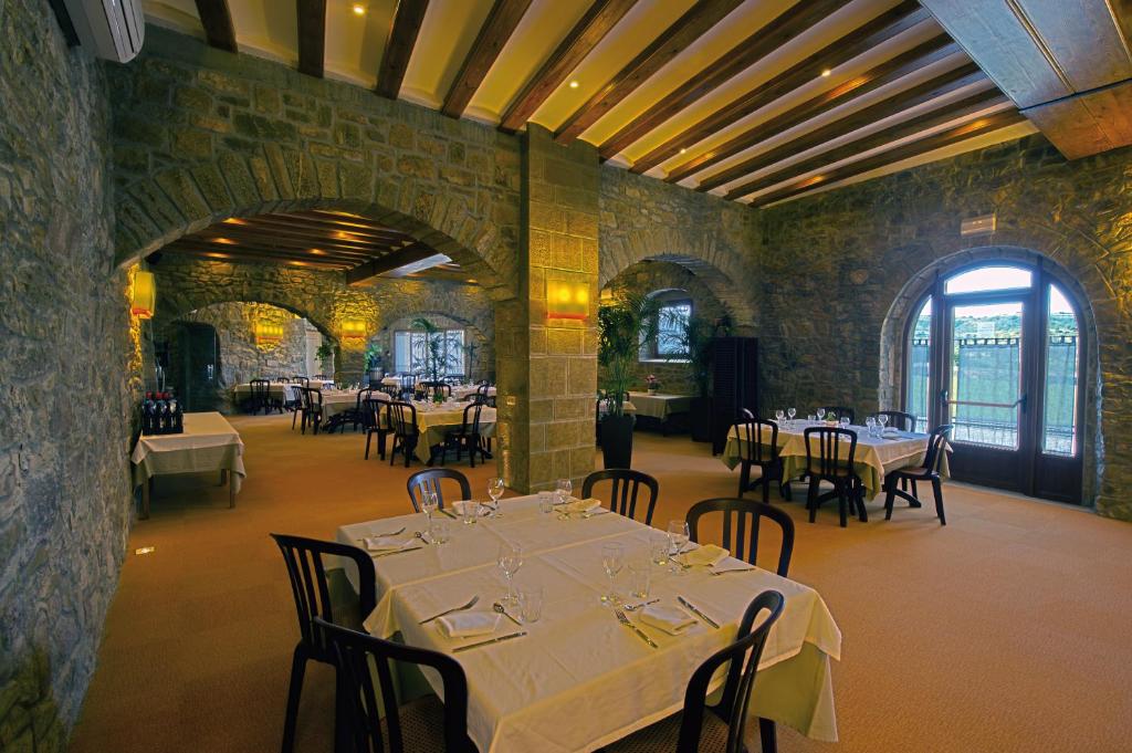 hostal-palouet-de-segarra-private-pool-hotels-spain-massoteres-9 Hostal Palouet de Segarra buffet