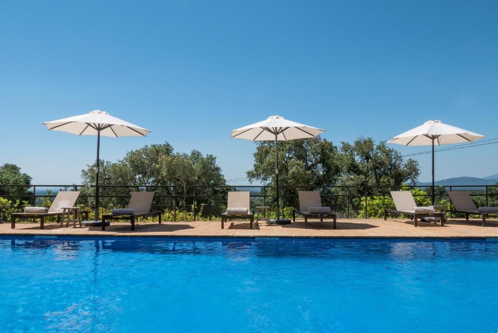 hotel-can-xiquet-private-pool-hotels-spain-6 (1) Hotel Can Xiquet pool 2