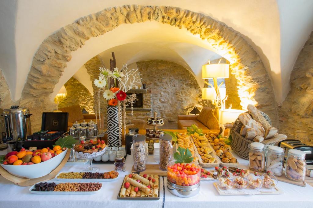 la-dimora-les-collectionneurs-private-pool-hotels-france-4 La Dimora - Les Collectionneurs food