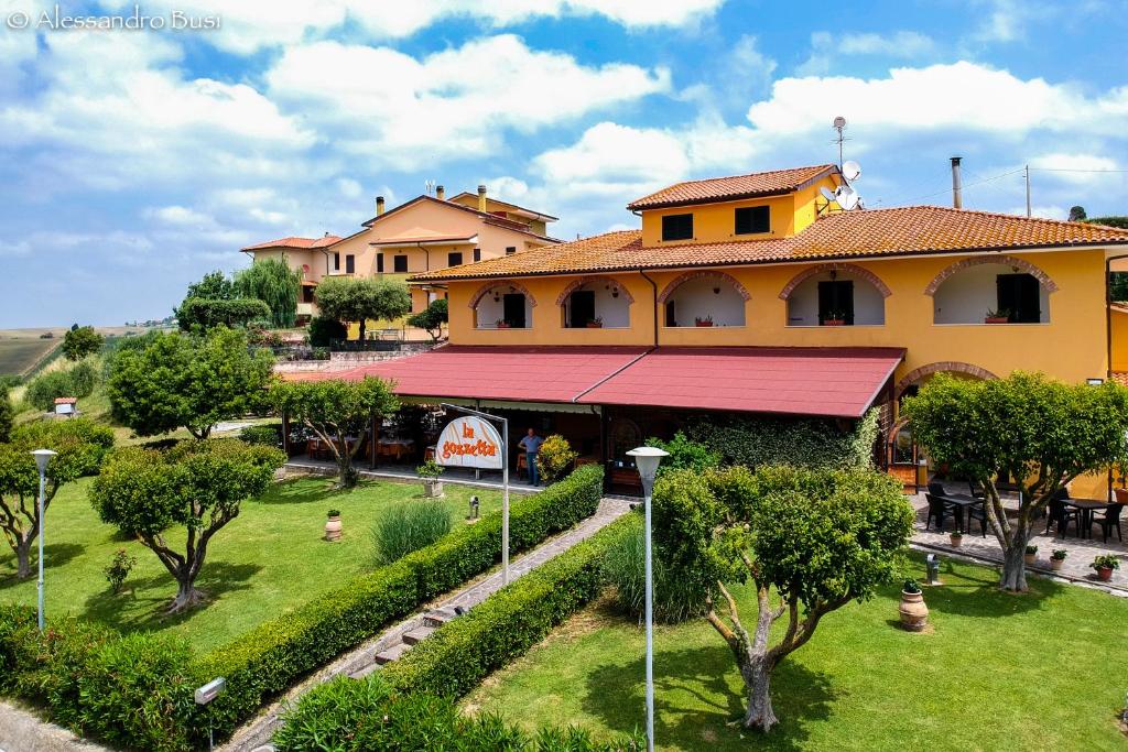 locanda-la-gozzetta-private-pool-hotels-italy-7 Locanda La Gozzetta building