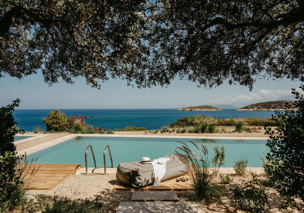 minos-palace-hotel-suites-adults-only-private-pool-hotels-greece-5 Minos Palace Hotel & Suites - Adults Only pool 3