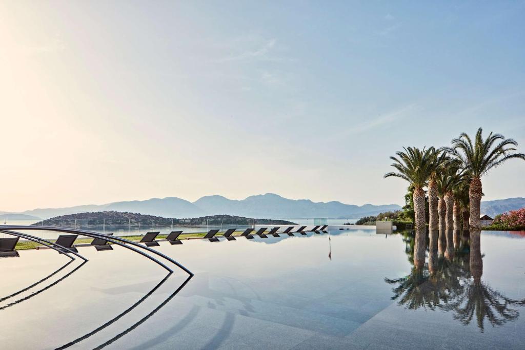 minos-palace-hotel-suites-adults-only-private-pool-hotels-greece-6 Minos Palace Hotel & Suites - Adults Only pool 2