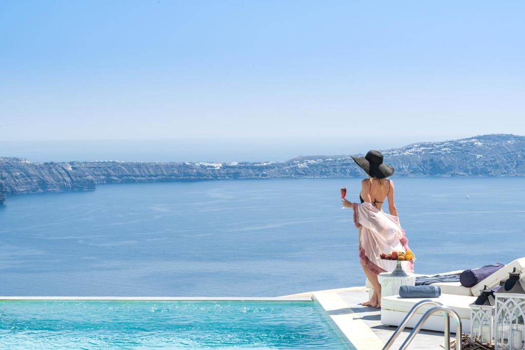 mythical-blue-luxury-suites-private-pool-hotels-greece-5 Mythical Blue Luxury Suites beach view