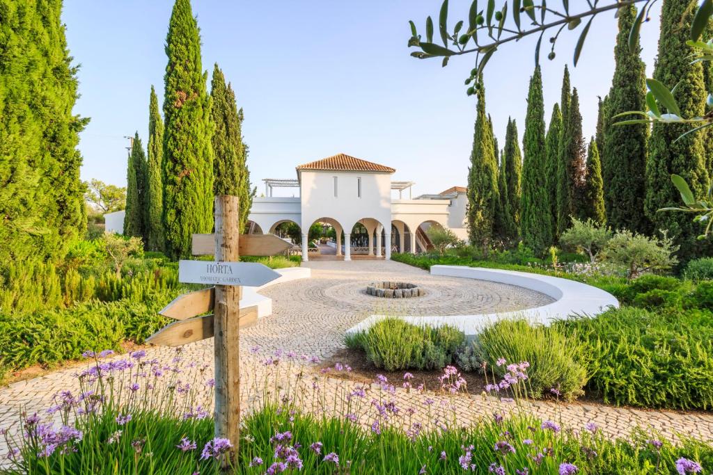 octant-vila-monte-private-pool-hotels-portugal-1 Octant Vila Monte building