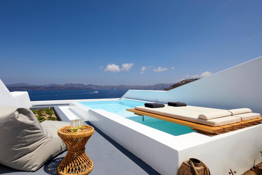 phos-the-boutique-private-pool-hotels-greece-5 Phos The Boutique pool 3