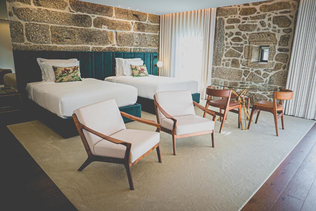 quinta-de-silvalde-private-pool-hotels-portugal-3 Quinta de Silvalde room