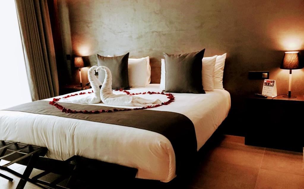 vila-arenys-hotel-private-pool-hotels-spain-arenys-de-mar-1 Vila Arenys Hotel room