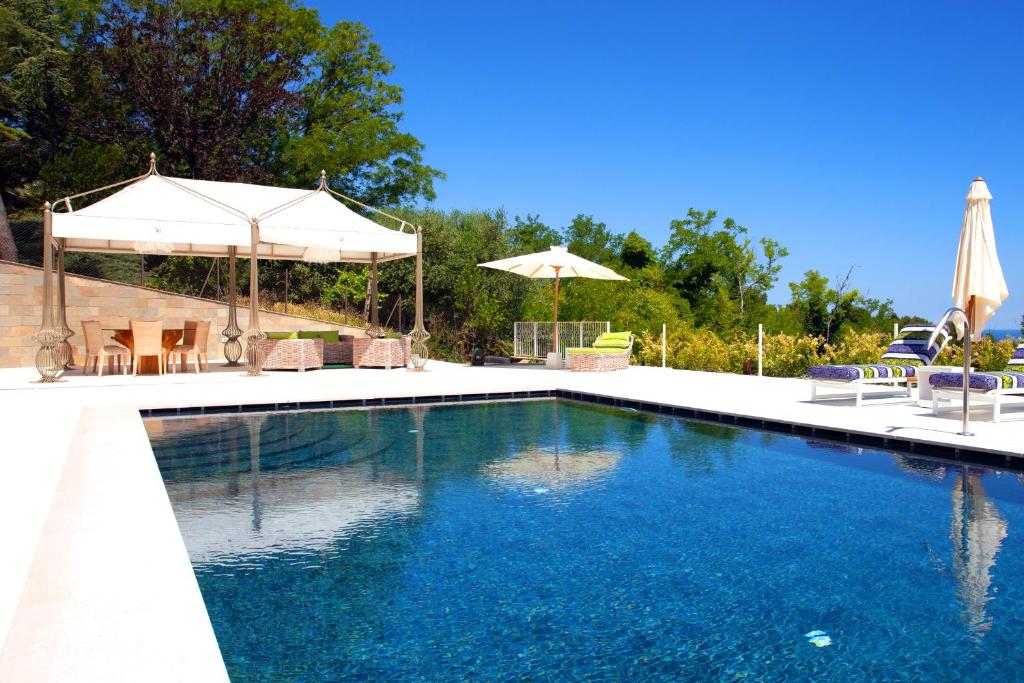 villa-francesca-relais-private-pool-hotels-italy-3 Villa Francesca Relais pool